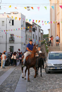 Sardinien Nuoro_Autunno Barbagia_Herbstfest KInder reiten Pferde_Anke Sademann