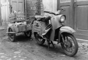 Recycling_DDR_style._Simson_Schwalbe_Krad._Neubrandenburg_Jan_1990_-_Flickr_-_sludgegulper