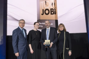 von links: Wolfgang Clement, TOP-JOB-MENTOR, Margareta Rust (HR Managerin, Beos), Holger Matheis (Vorstand, Beos) und Irina Baumann (Senior HR Managerin, Beos) Bild: zeag GmbH