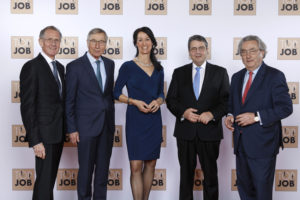 Berlin, 22.2.2019, Preisverleihung TOP JOB 2019 von links: Prof. Dr. Dr. h.c. Bert Rürup (Jury-Mitglied), Wolfgang Clement (TOP JOB-Mentor), Silke Masurat (Geschäftsführerin zeag GmbH / Organisatorin), Sigmar Gabriel (Ex-Vizekanzler/Gastredner), Prof. Dr. Dieter Hundt (Jury-Mitglied) Bild: zeag GmbH