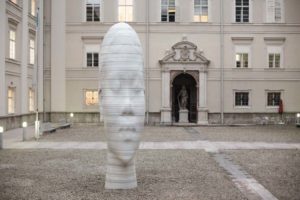 "Awilda" 2010 in der Dietrichsruh der Universität Salzburg von Jaume Plensa, Sammlung Würth